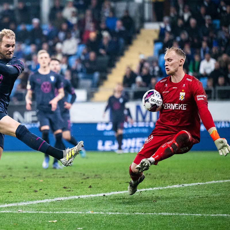 IFKGoteborg's tweet photo. 😇| Kamrater, hur mår vi idag?

Biljettförsäljningen till AIK hemma nästa måndag har gått i en rasande fart sedan slutsignal igår!

Se till att säkra din plats på Gamla Ullevi – innan det är för sent!

#ifkgbg