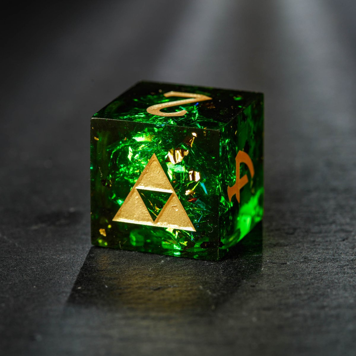 CrystalMaggie2's tweet photo. Dark green glitter resin dice set with triforce on each die.🔻🔺👍🔥❤️

#dnd #dice #ttrpg https://t.co/B6xD5OVmrB