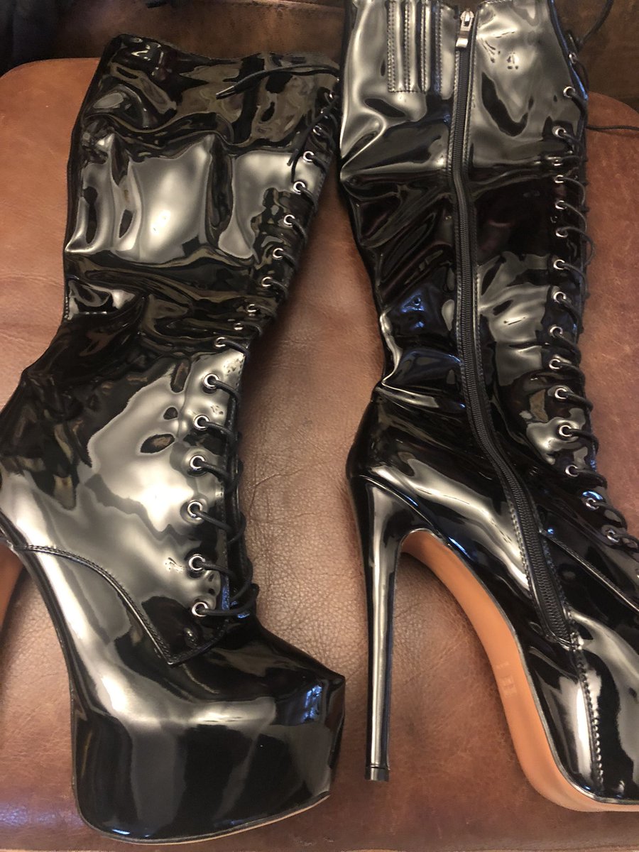 CuckoldAnna's tweet photo. Look what has just been delivered. I hope she wears them for me 🤞🤞🤞

#kinkyboots #cuckoldress #mistress https://t.co/QR5XkmTfM3
