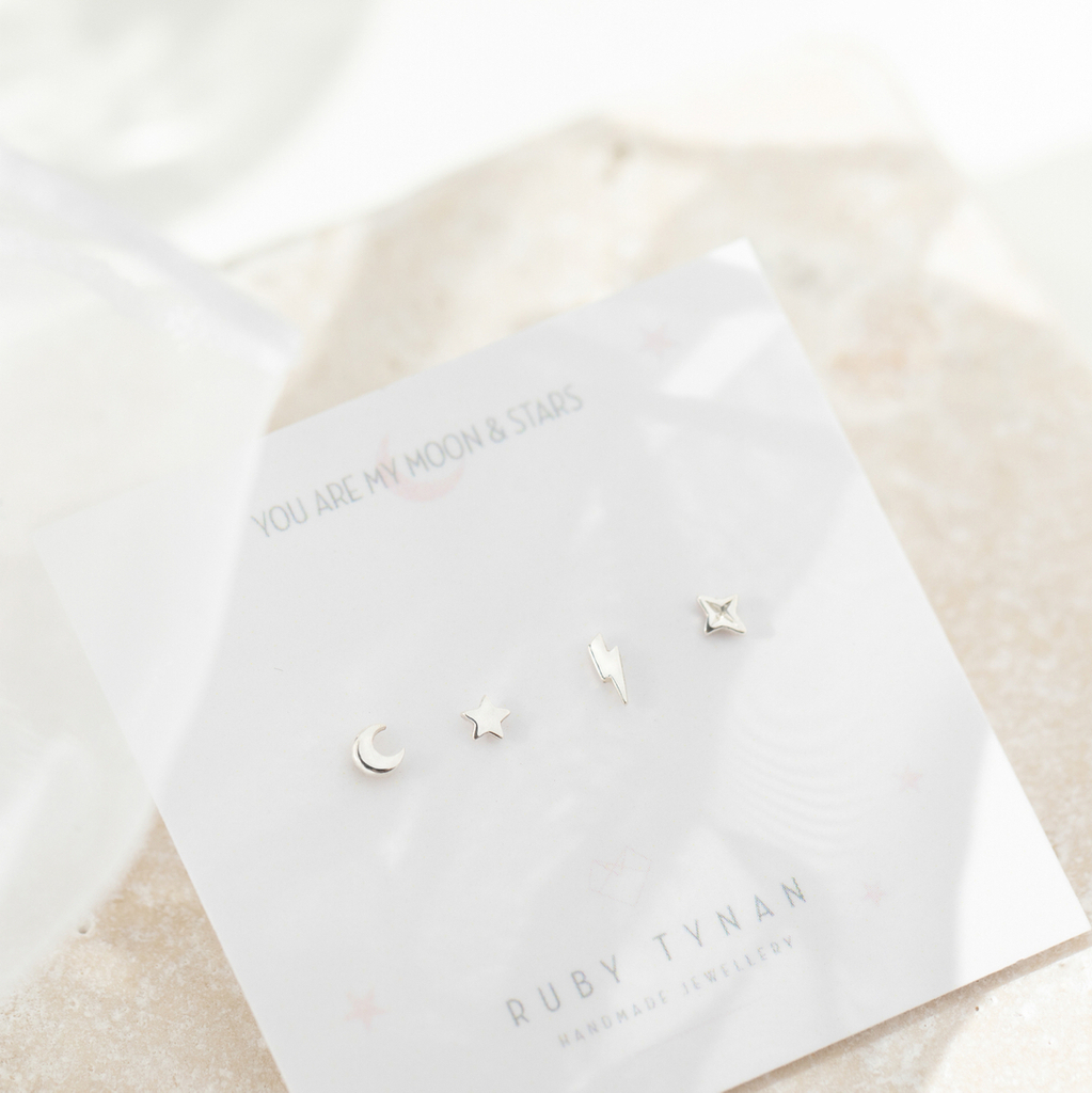 RubyTJewellery's tweet image. I'm in full stock making mode this week. On the bench today I have these dainty celestial stud earrings ✨. Check out my stories for some behind the scenes of these in the making.​​​​​​​​
.​​​​​​​​
.​​​​​​​​
.​​​​​​​​
#jewelry #fashion #earrings #neck… instagr.am/p/Cj2NBerA-Vy/