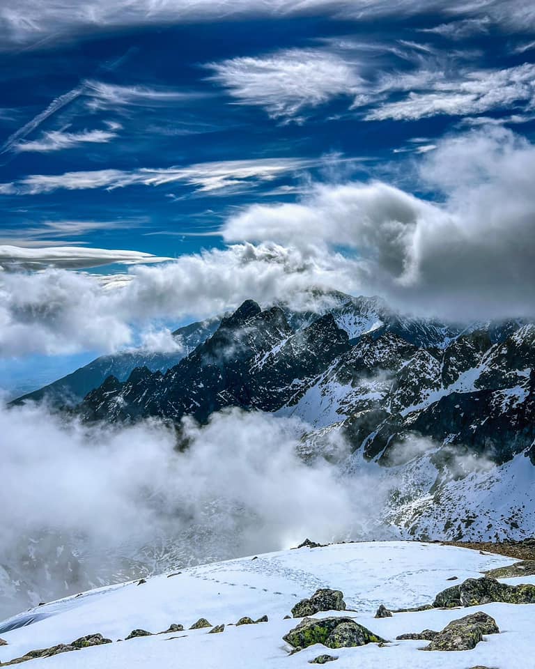 GORSKI_SWIAT's tweet photo. 🏔️#portalgorski #gorskiswiat #TATRY_WYSOKIE
#warunki #śnieg #BaranieRogi 2530 m
📸Adrian Majak
miłego i spokojnego DNIA... https://t.co/4UthjMn08C