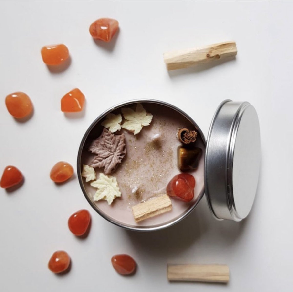 Spiced pumpkin bread candle 🍁🕯🎃🍞 etsy.com/uk/shop/Quartz…