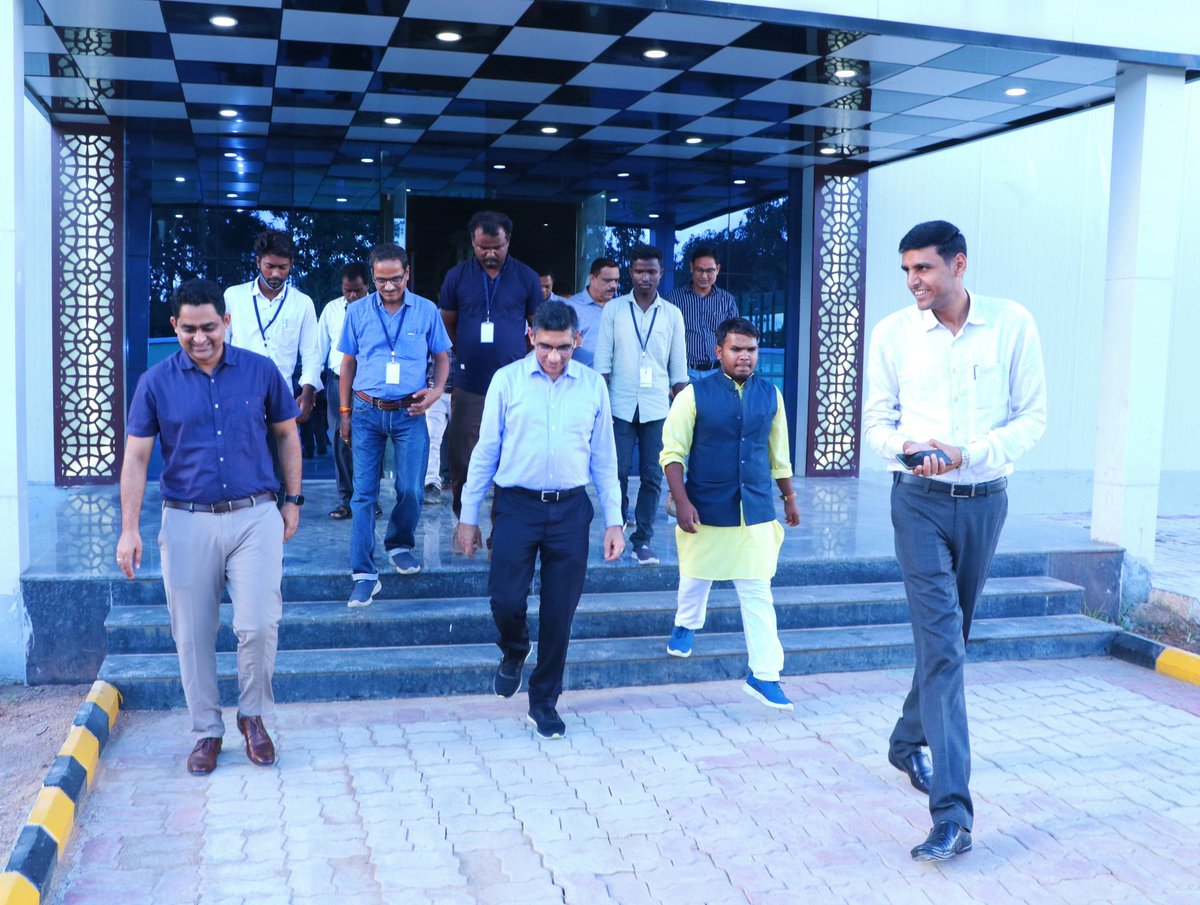 shivam_mishra98's tweet photo. I had the opportunity to be part of the team which assisted Shri Manu Mahawar(IFS) who was on official inspection visit for various program running in Kanker.He was delighted with the efforts made by district administration towards achieving the desired result.
@PriyankaJShukla https://t.co/JvRs5bnr3U