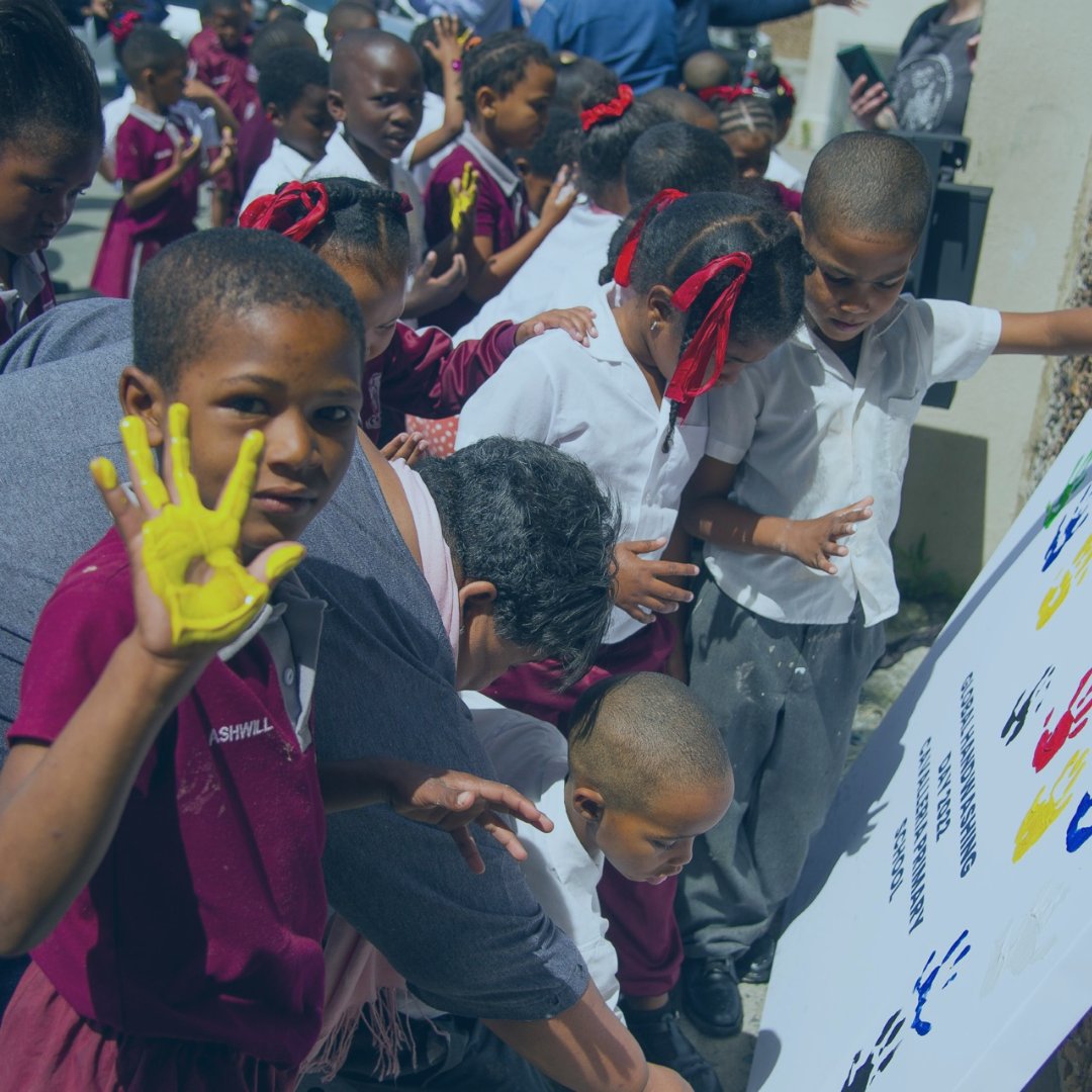 sos_cpt's tweet photo. Handwashing and fun go hand in hand โ๐ซง.#getyourhandsdirty aimed to associated #happyhandwashing of dirty hands this #GlobalHandwashingDay2022. A messy mud search and hand-painting activity saw over 90 children embrace their childhood curiosity this #GlobalHandwashingDay. https://t.co/buaBaLDUw5