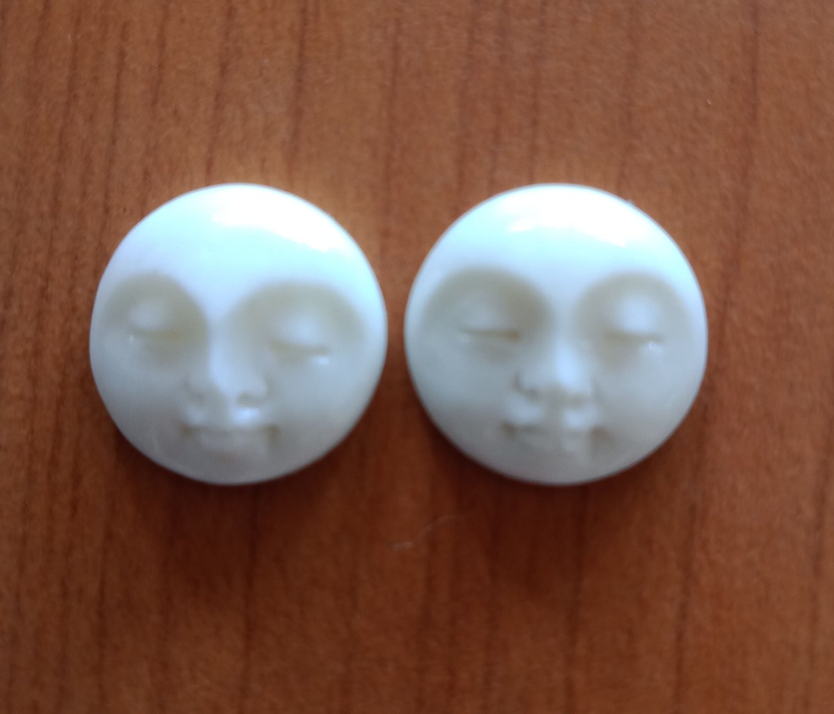 jerogingsir's tweet image. 5X Wholesale 15 MM ,Moon Face, Carved Buffalo Bone,Silver Wrap,Necklace,Pendant,E167 etsy.me/3yLpA3a #bonehorn #carvedbuffalobone #silverwrap #moonface #beautifulmoonface #buffalobone #carved #pendant #bone