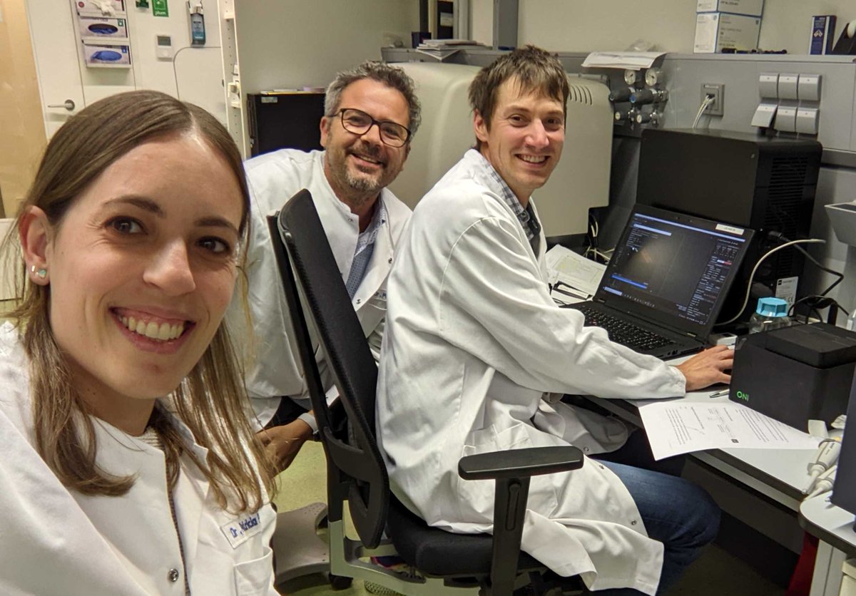 oniHQ's tweet photo. We were delighted to spend time with Dr Martin Wolf at @paracelsus_uni, one of our first customers to get their hands on our new next generation EV Profiler kit!

To find out more https://t.co/5j1uM7Tl4r

#microscopy #extracellularvesicles #imaging https://t.co/VZ81kCCqew