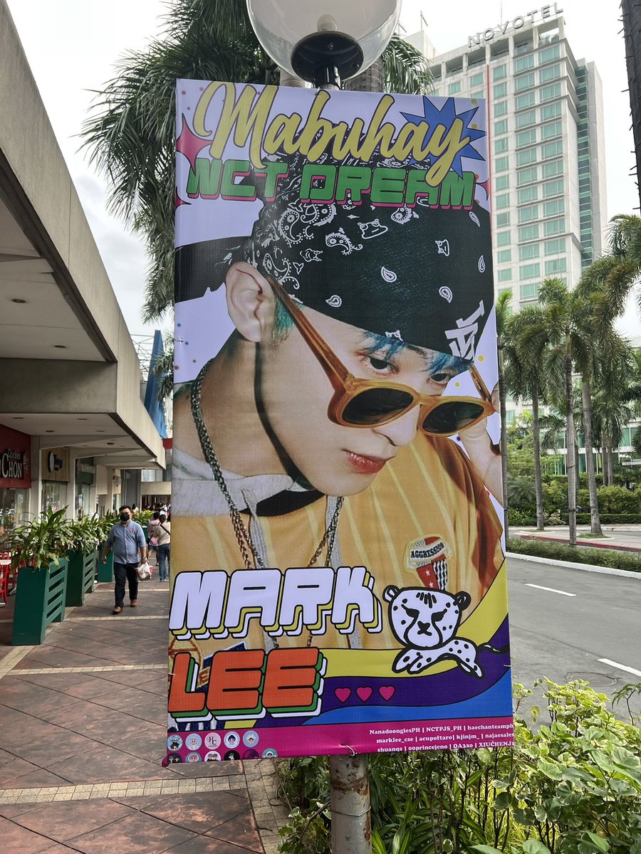 Y00NKIFLWR's tweet photo. the lamp post banners are so pretty 🥹🫶🏻 i’m so excited !!! 

#PoppingWithDREAM #7DreamSugarPopstreet #IPOPUMNL22 https://t.co/rrqwgoZlyB