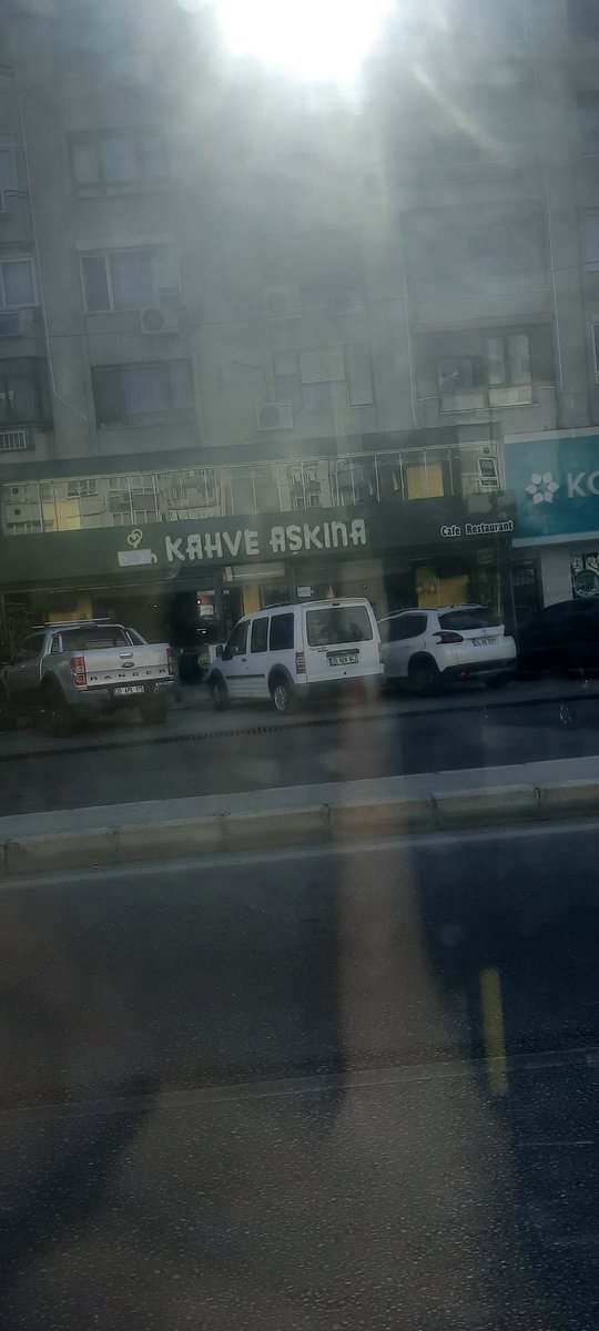 Bi hoşuma gidiyosun  sonrada diyorumki Bu  beni  benden aldı ulan 🤣