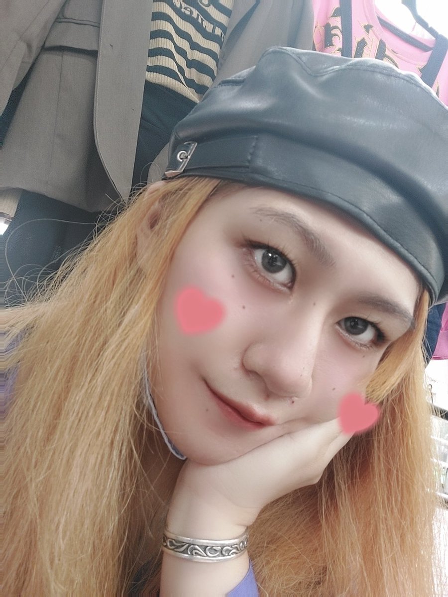 a920377's tweet photo. 真的很討厭回訊息。
尤其是開始做網拍以後每天訊息都爆炸多 還要一直催促我回覆。
熟悉的朋友都知道，也說過真的不常回 ，我看到就會回🤯 https://t.co/Hs94t5VkD0