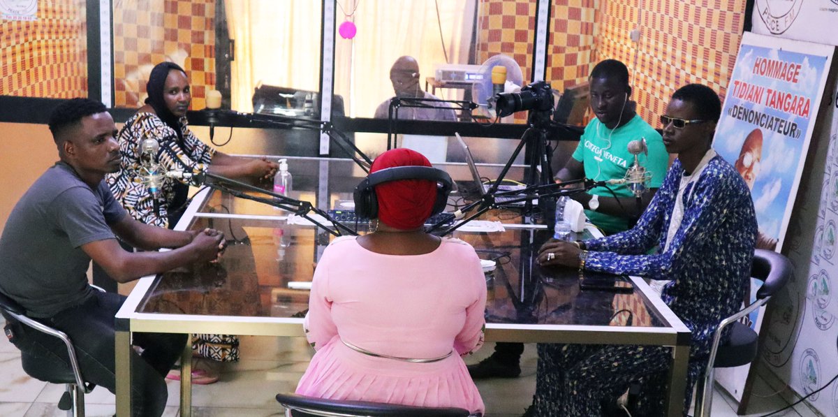 🔵 Dénommé “participation des jeunes déplacés par la crise au processus de paix et de réconciliation au Mali”, ce projet fait partie des 7 retenus par #MediaSahel dans le cadre des initiatives citoyennes.
👉 buff.ly/3CGnHWv 
🤝 <a href="/RFI/">RFI</a> <a href="/AFD_France/">Agence Française de #Développement (AFD) 🇫🇷 🇪🇺</a> <a href="/mali_justice/">AND-MALI Justice Transitionnelle</a> 
#CFImédias