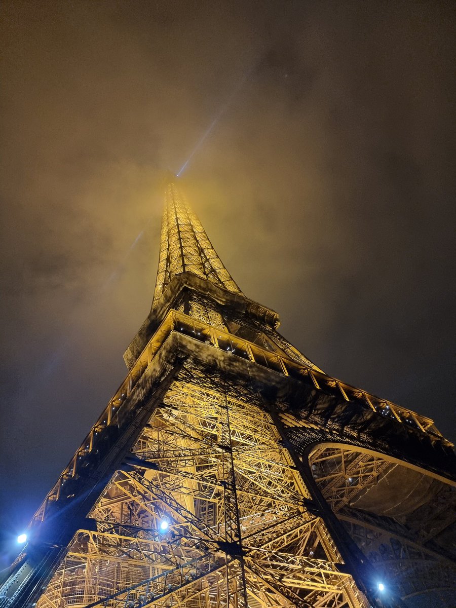 HoworthHoworth's tweet image. What a beautiful sight 😍 #Paris