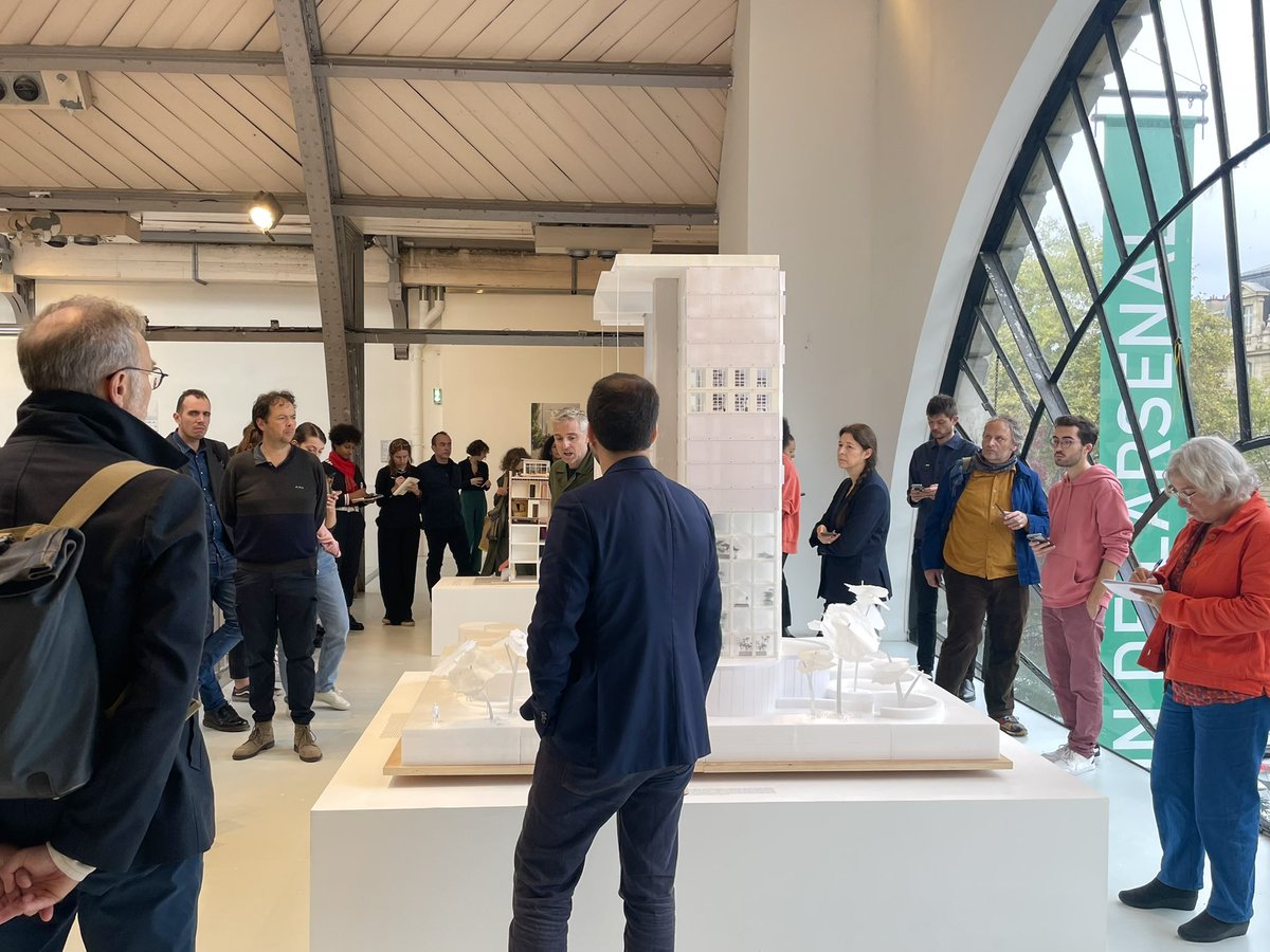 [En cours] visite de presse de l’exposition CONSERVER ADAPTER TRANSMETTRE avec <a href="/egregoire/">Emmanuel Grégoire</a>. Le meilleur moyen de baisser les émissions carbones des bâtiments c’est de ne pas les démolir mais de les adapter. GroupeGCC LBC groupe <a href="/Groupe_BALAS/">Groupe BALAS</a>. RDV à 19h pour l’inauguration