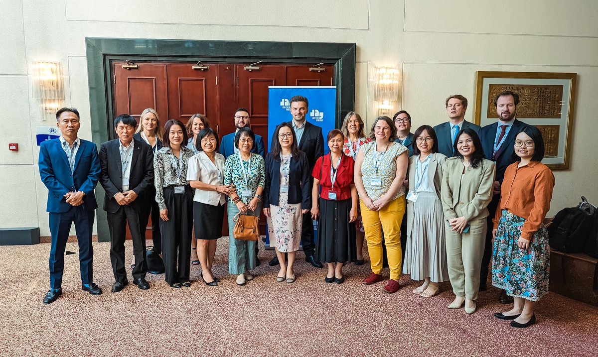 HaraldPast's tweet photo. Great to meet Vietnamese #EUVFTA DAG counterparts in Hanoi. 🇪🇺🇻🇳 Smooth implementation of trade agreements is essential to secure sustainable global supply chains these days. @EuroCommerce @Trade_EU @EESC_REX https://t.co/dXpWqd93zb
