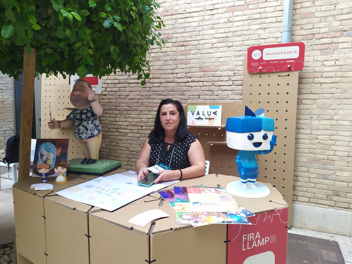 valuahub's tweet photo. Hui la nostra companya Maria José vos rebrà en @LasNavesINN dins de la #FiraLlamp3i gràcies a @GVAeconomia 💚🚀🚙 #empreniment #artistesfallers #valència @LasNavesCOLLAB @socialnest_org https://t.co/yARSwfUHsA