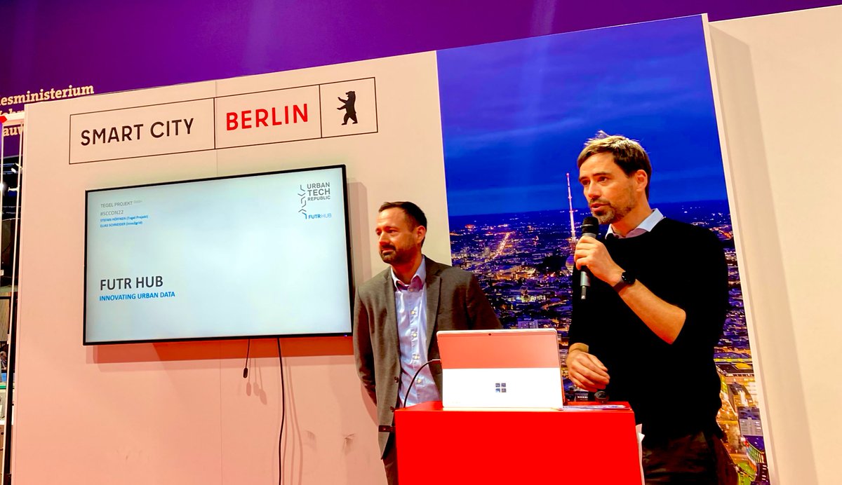 Es geht los! Wir starten die <a href="/SmartCountryCon/">Smart Country Convention</a> mit der Vorstellung des FUTR HUBs: Urbane Daten für Berlin #urbandata #smartcity - schaut vorbei, sagt uns Hallo👋