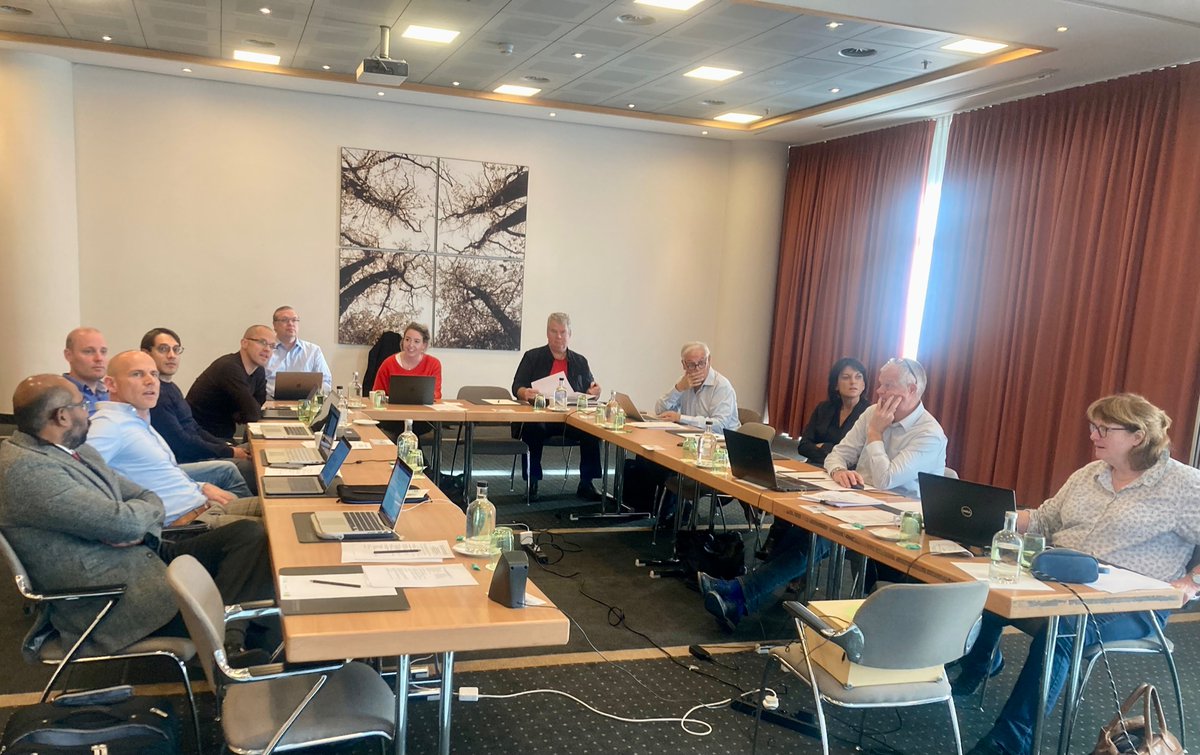 Discussion is on! The #eauguidelines #MIBC panel meets in Amsterdam! Working on EAU 2023 update with latest #bladdercancer evidence. Aiming for best practice recommendations. Superb interdisciplinary collab & key role for patient perspective. @Uroweb @MariaJRibal @EauPatient