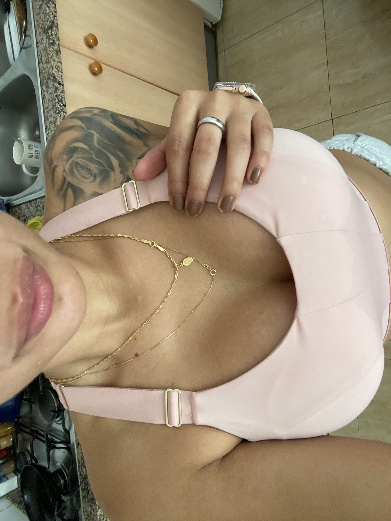 1 pic. Nos vemos a las 11:30 en @amateur_tv 🤍 #martesdetetas https://t.co/5jIMpQ2OFU