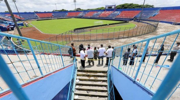 idextratime's tweet photo. Presiden Joko Widodo mengonfirmasi akan meruntuhkan Stadion Kanjuruhan.

Pemerintah akan membangun kembali stadion baru sesuai dengan standar FIFA yang kelak akan menjadi contoh bagi stadion-stadion lain di Indonesia.

📝 Media Indonesia https://t.co/ZeqT8tVcyW