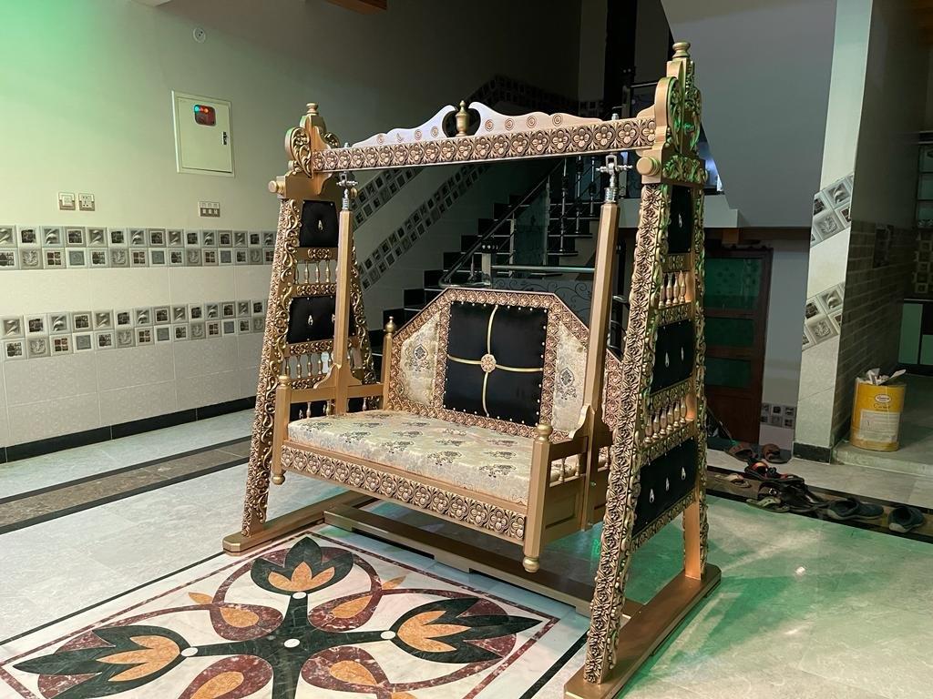 Hand carving wooden swings
Size 195x195 cm
Weights 115 kgs
Sakama carpet facebook.com/sakamacarpet1 
sakamaonline.com