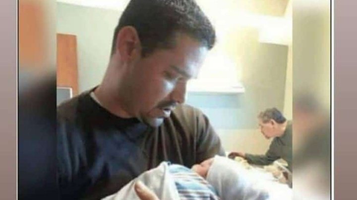 Two Different Father's
Two Different Emotions In A
   Single Picture😍😁