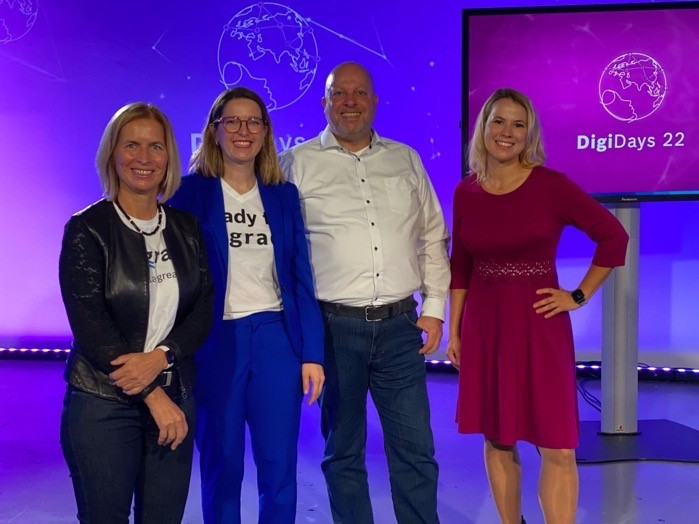 What a blast. On Monday we kicked of the Bosch DigiDays 2022 with a great keynote from <a href="/RueckertTanja/">Tanja Rueckert</a> regarding the Bosch Digital strategy and I had the pleasure to join the panel discussion with her and my charming colleague @KathaHopp.