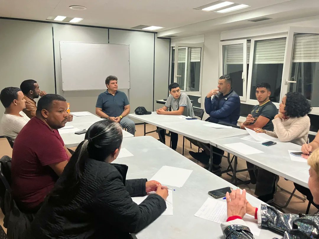 Ayer, dentro del programa de orientación laboral hemos contado con la colaboración de José Ignacio Méndez, para profundizar y poner en práctica técnicas de comunicación en el ámbito laboral! Gracias por facilitarnos tanta información y orientación! Poco a poco haciendo camino🥰🌼