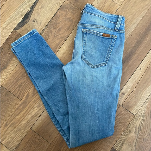 mamplusthree's tweet photo. So good I had to share! Check out all the items I'm loving on @Poshmarkapp #poshmark #fashion #style #shopmycloset #laurenralphlauren #joesjeans #lillypulitzer: https://t.co/SqMQVbXqhH https://t.co/3xbDASKGkV