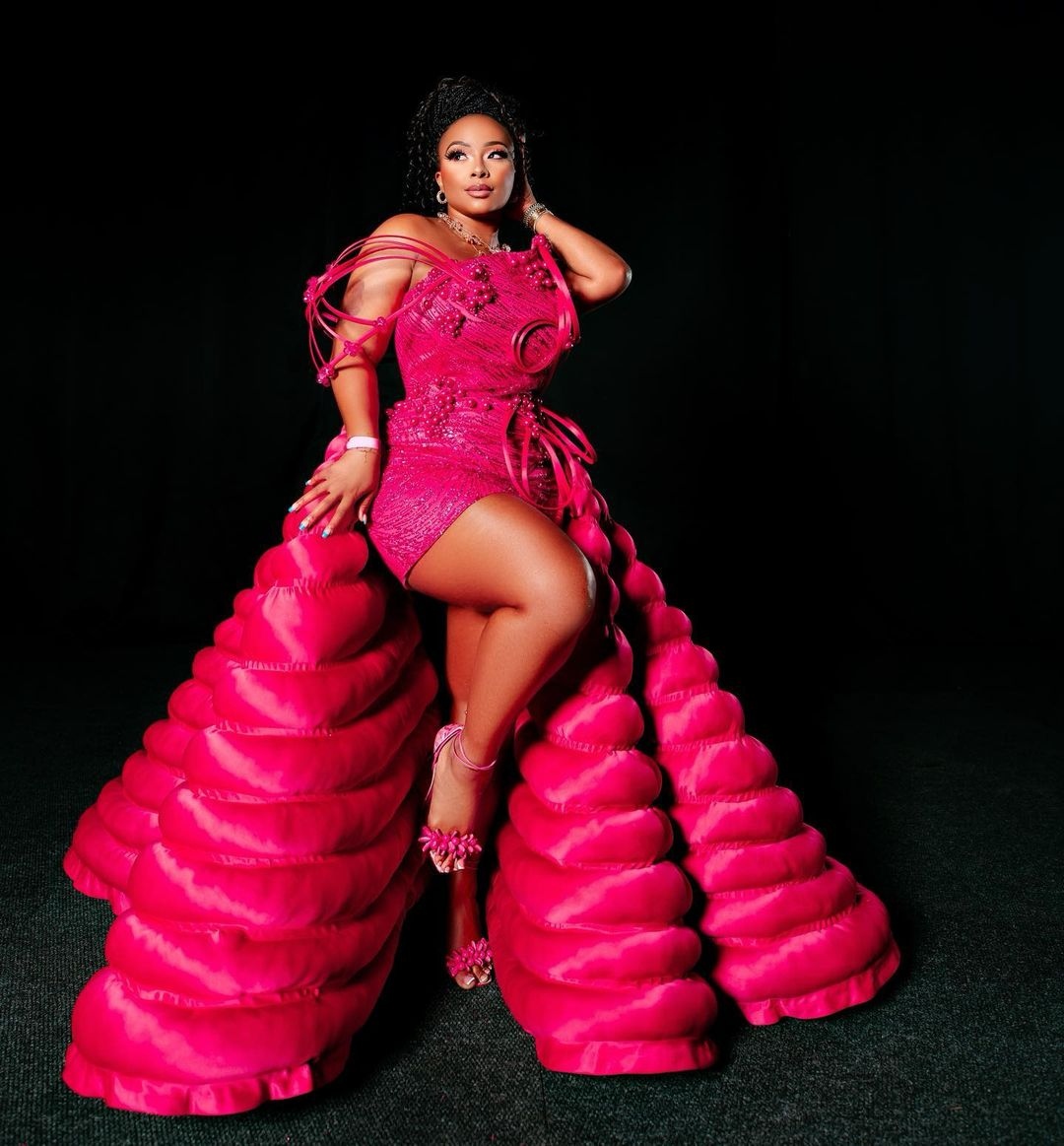 defjamafrica's tweet photo. Phenomenal Queen @Boity at the  #BasadiinMusicAwards 👑 in her HOT PINK Transformer dress by @Otiz_seflo
📸:  @KagisoPhaswana https://t.co/10VBzcktu7