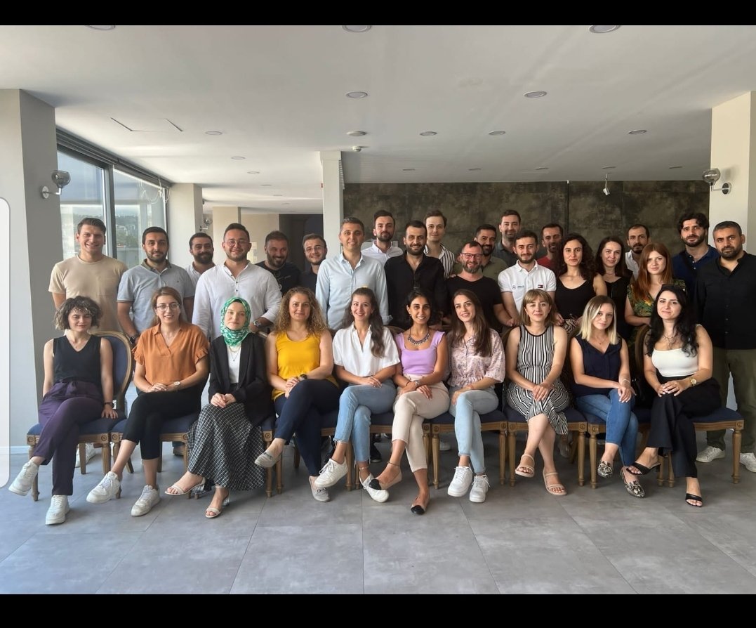 Avfiratk's tweet photo. @kadircaner @avmehmetgul @ETRKN @dilkilhan @Nuriye7641 @AvNuritan @cigdemkoc_ @EmirKarakol Tabiki.. Fotoğrafta olanlar ve olmayanlarla kocaman bir aileyiz 💛💙 https://t.co/mD1htd1xye