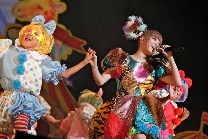 0830_pika's tweet photo. 10年前の武道館公演。
そして10年後またここに戻ってくるとは🥹

昔も今もずっとワクワクするきゃりーさんのステージ✨
明日はよろしくお願いします💗

@pamyurin 
きゃりーぱみゅぱみゅ 10th ANNIVERSARY JAPAN TOUR 2022 -TOUR FINAL-

日本武道館　開場 17:30／開演：18:30
https://t.co/6Ty8P5tCyq https://t.co/U1aGI6ailT