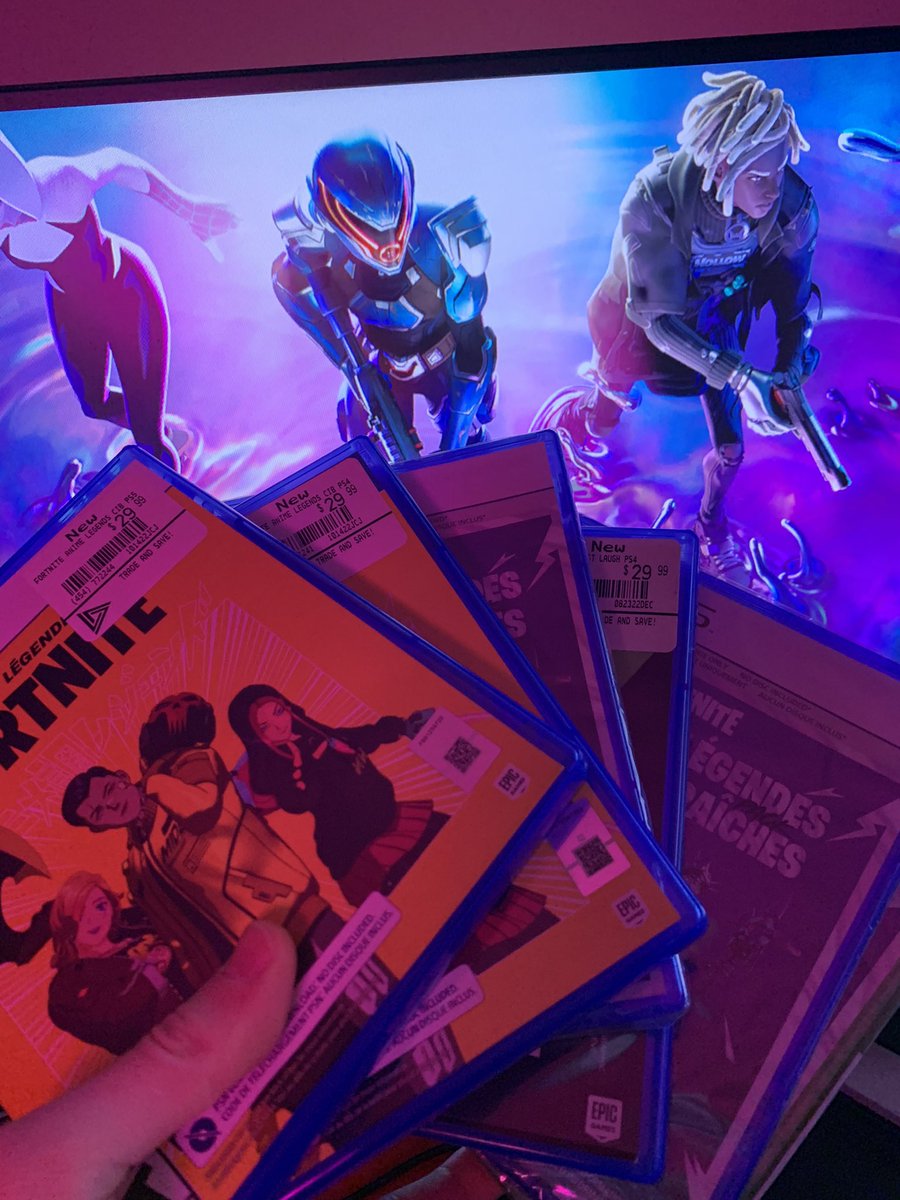 FortnitePV2's tweet photo. You have 12 HOURS to RT and Follow @FortnitePV2, 1 person will receive a Fortnite Anime Legends Code or V-Bucks! https://t.co/Z6CyMIQyil