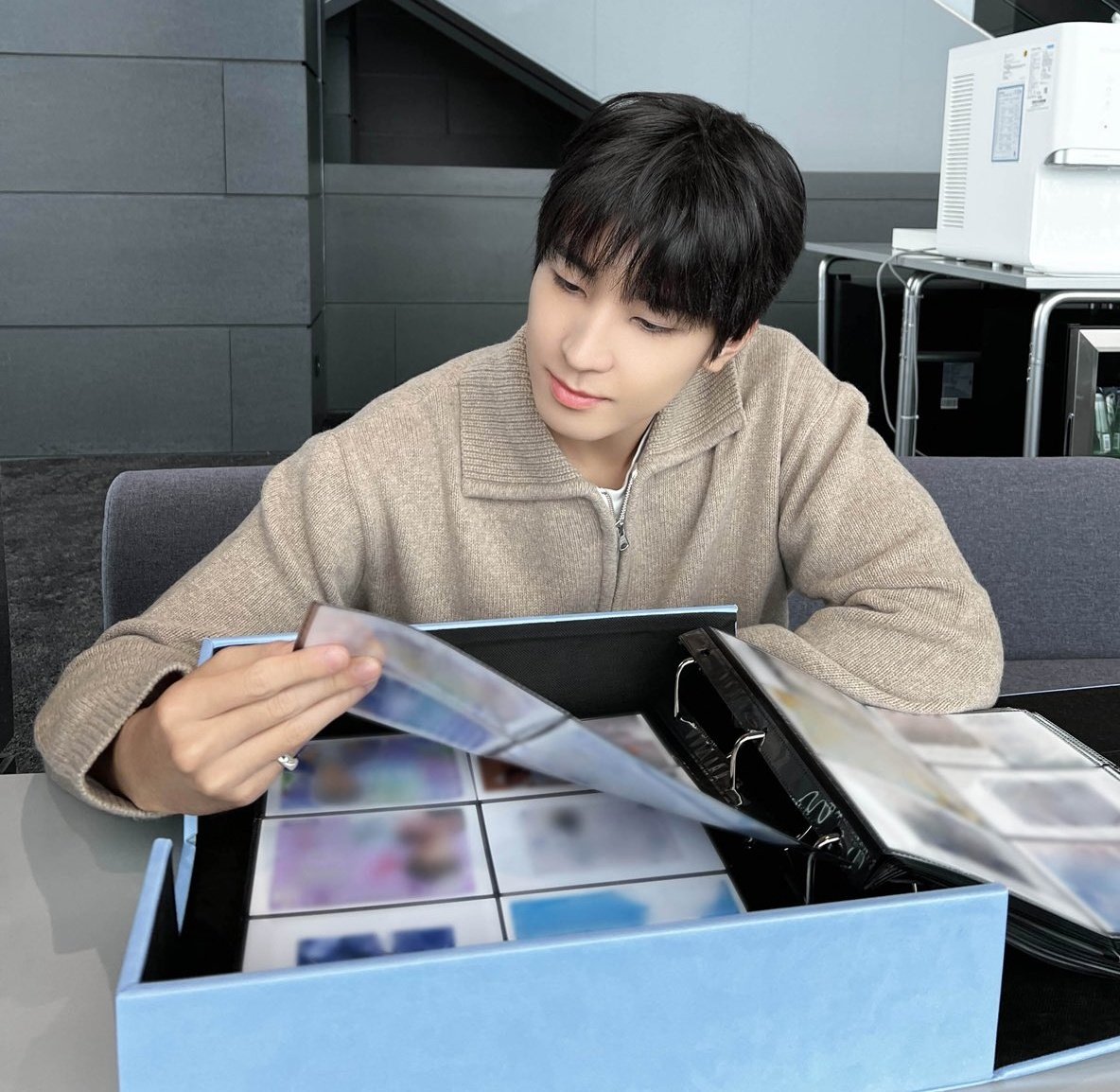 🐶🐱유닛 on Twitter "mingyu and wonwoo reading fan letters for bday event 😊😊😊"