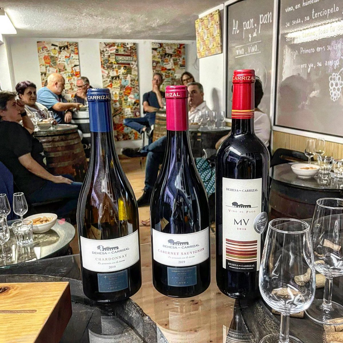 clandevinos's tweet photo. Nuestra responsable comercial #carolinalira en la Cata de vinos @DehesaCarrizal en @MarianoMadrueno (c/ Calatrava , 19 #Madrid) una tienda tradicional de vinos con más de 100 años en Madrid.
Si tienes un rte, hotel, vinoteca…en #Madrid te los servimos
https://t.co/EjcH4SC24A https://t.co/5l3UvJqUG1