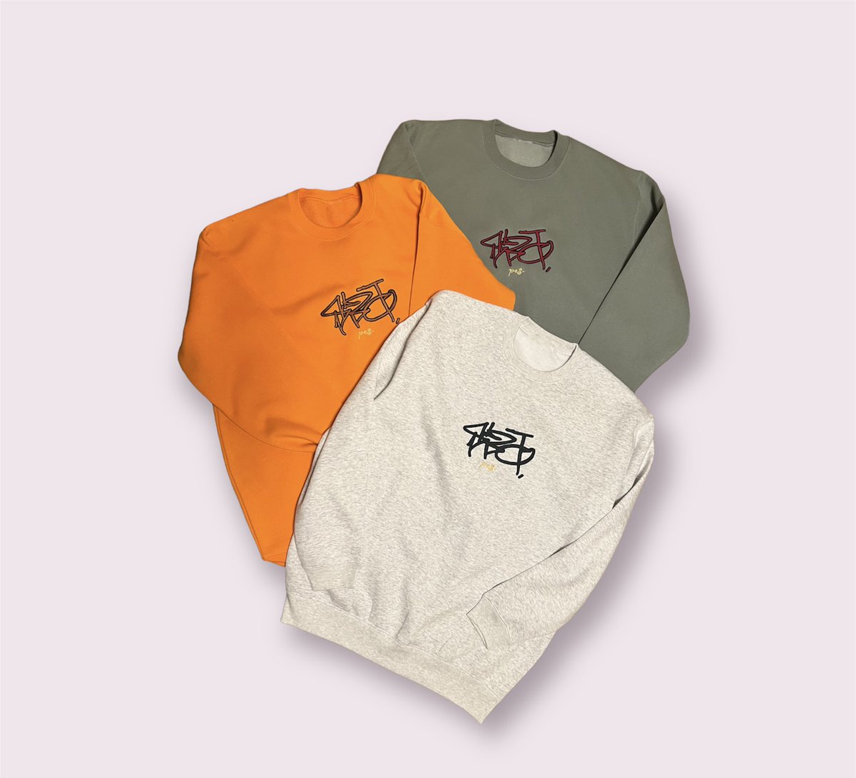 PESofficial0's tweet photo. 10/19(Wed.) 18:00 Drop.

【刺繍 logo sweat.】

10.0 ozの裏地に起毛を使用したスウェット。ロゴを刺繍とし、シンプルかつインパクトのあるPES.らしいビッグシルエットのトレーナー。

COLOR: Gray / Orange / AshGreen
Size : onesize
(着丈/76 身幅/63 袖丈/62)
Price:¥9,800 (tax in) https://t.co/arD4Y4OdoR