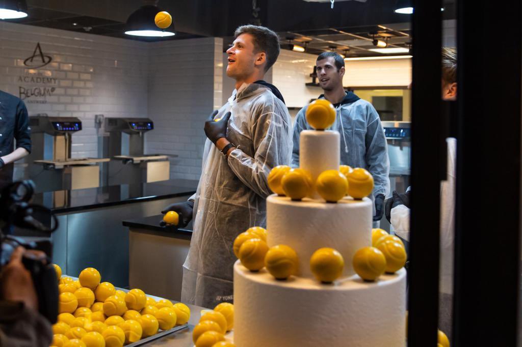 Don’t mind me, just juggling chocolate tennis balls 🤹‍♂️ Had a great time yesterday at Chocolate Nation but I think I’m ready for the real ones now 🎾😁 @EuroTennisOpen