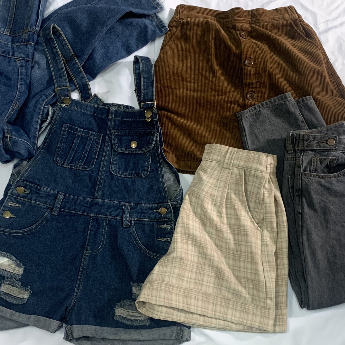 tweetSunflow's tweet photo. โล๊ะตู้! มือ1/2 ป้ายห้อย ป้ายไอจี  เดรส ครอป คลุมไหมพรม ยีนส์  h&amp;m Uniqlo 
เอี้ยมยีนส์ ขาสั้น ขายาว 

 📦 ค่าส่งเหมา 35 ฿
📌 ปัก+รี ลด 5-.
ลงวันนี้  20.00 น.
((มีมากกว่าในภาพ))

#ส่งต่อเสื้อผ้า #เสื้อผ้ามือสอง #ส่งต่อเสื้อผ้ามือสอง #โล๊ะตู้เสื้อผ้า #โล๊ะตู้ https://t.co/WZl3BcRprO