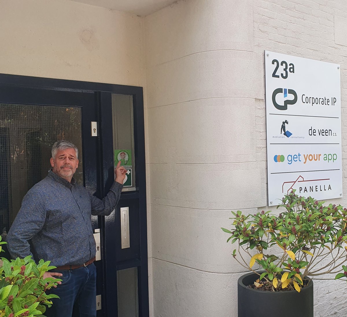 BmoSoest's tweet photo. @WoutervanEmbden eigenaar van @CorporateIP #verduurzaamt zijn pand 200 #zonnepanelen #Ledverlichting #Warmtepomp #geïsoleerd #dubbelglas tekende #energieconvenant #Soest Vraag @basdehaas @BmoSoest via 06 538 43 794
#aandeslagmetnieuweenergie #duurzaamondernemen #zonneenergie https://t.co/To84aYaTAG