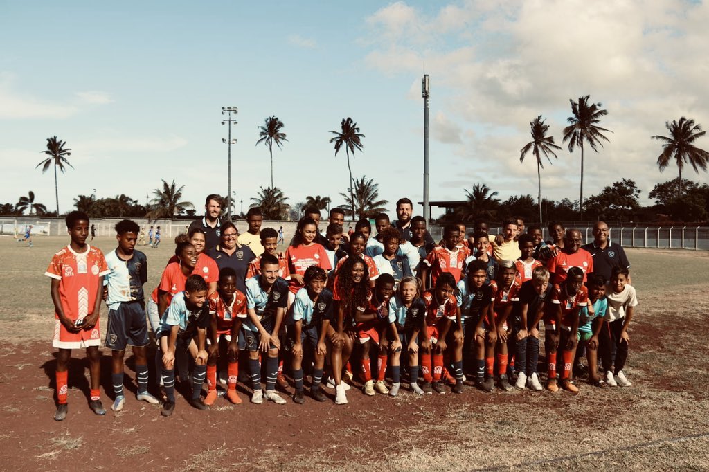 LerondAlexandre's tweet photo. Fin d’une semaine exceptionnelle sur l’Ile de la Réunion 🇷🇪 avec la délégation U14 du @HAC_Foot ! Une aventure sportive, humaine &amp; culturelle à couper le souffle! Un énorme merci au FC Bagatelle Sainte-Suzanne pour leur accueil ! 

#Football #Formation #LeHavre https://t.co/9Mfa7AoUH1