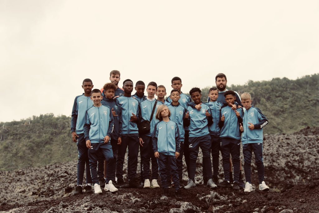 LerondAlexandre's tweet photo. Fin d’une semaine exceptionnelle sur l’Ile de la Réunion 🇷🇪 avec la délégation U14 du @HAC_Foot ! Une aventure sportive, humaine &amp; culturelle à couper le souffle! Un énorme merci au FC Bagatelle Sainte-Suzanne pour leur accueil ! 

#Football #Formation #LeHavre https://t.co/9Mfa7AoUH1