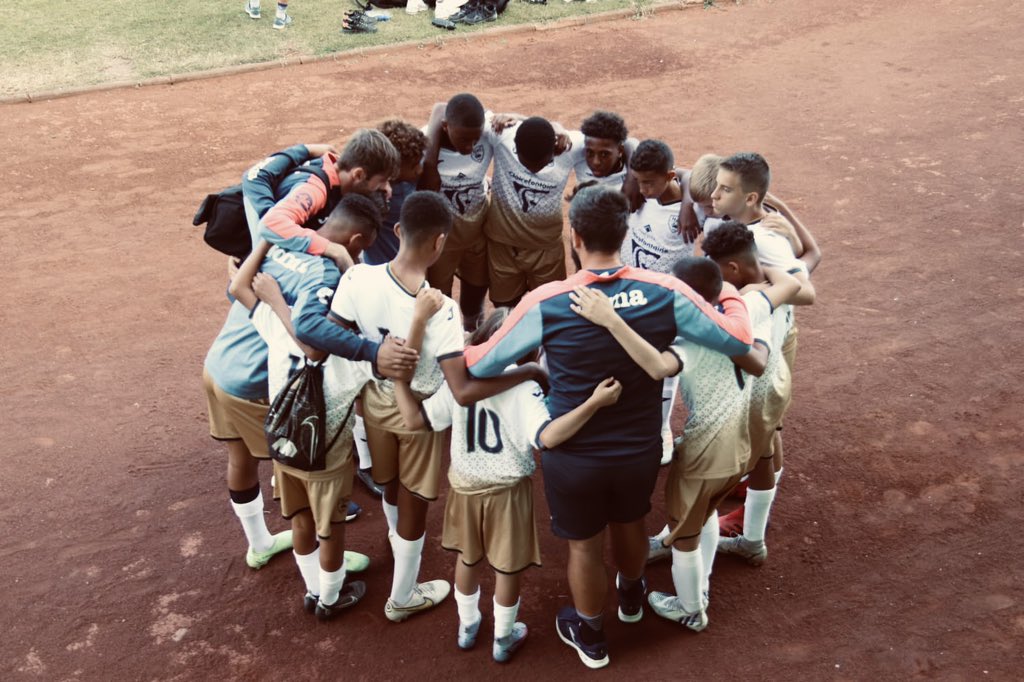 LerondAlexandre's tweet photo. Fin d’une semaine exceptionnelle sur l’Ile de la Réunion 🇷🇪 avec la délégation U14 du @HAC_Foot ! Une aventure sportive, humaine &amp; culturelle à couper le souffle! Un énorme merci au FC Bagatelle Sainte-Suzanne pour leur accueil ! 

#Football #Formation #LeHavre https://t.co/9Mfa7AoUH1