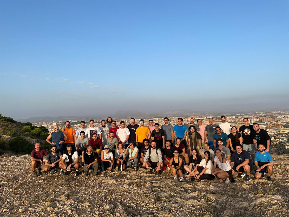 TDiazS's tweet photo. Da gusto juntarse con personas que no solo trabajan contigo sino que comparten afición! 

Hoy, en nuestro #kenia2022 nos hemos subido a la Serra Grossa para empezar el día a tope! 💪 https://t.co/m750ZcvClQ