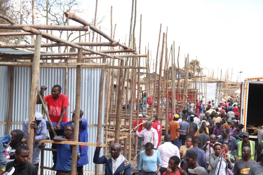 kamukunjivoice's tweet photo. The resilience of the Gikomba traders was evident as they had already started rebuilding their sheds. Business was already at a brisk pace.Governor Sakaja praised the Kamukunji MP for being a diligent leader in service to his constituents. https://t.co/1rzgZVX8AC
