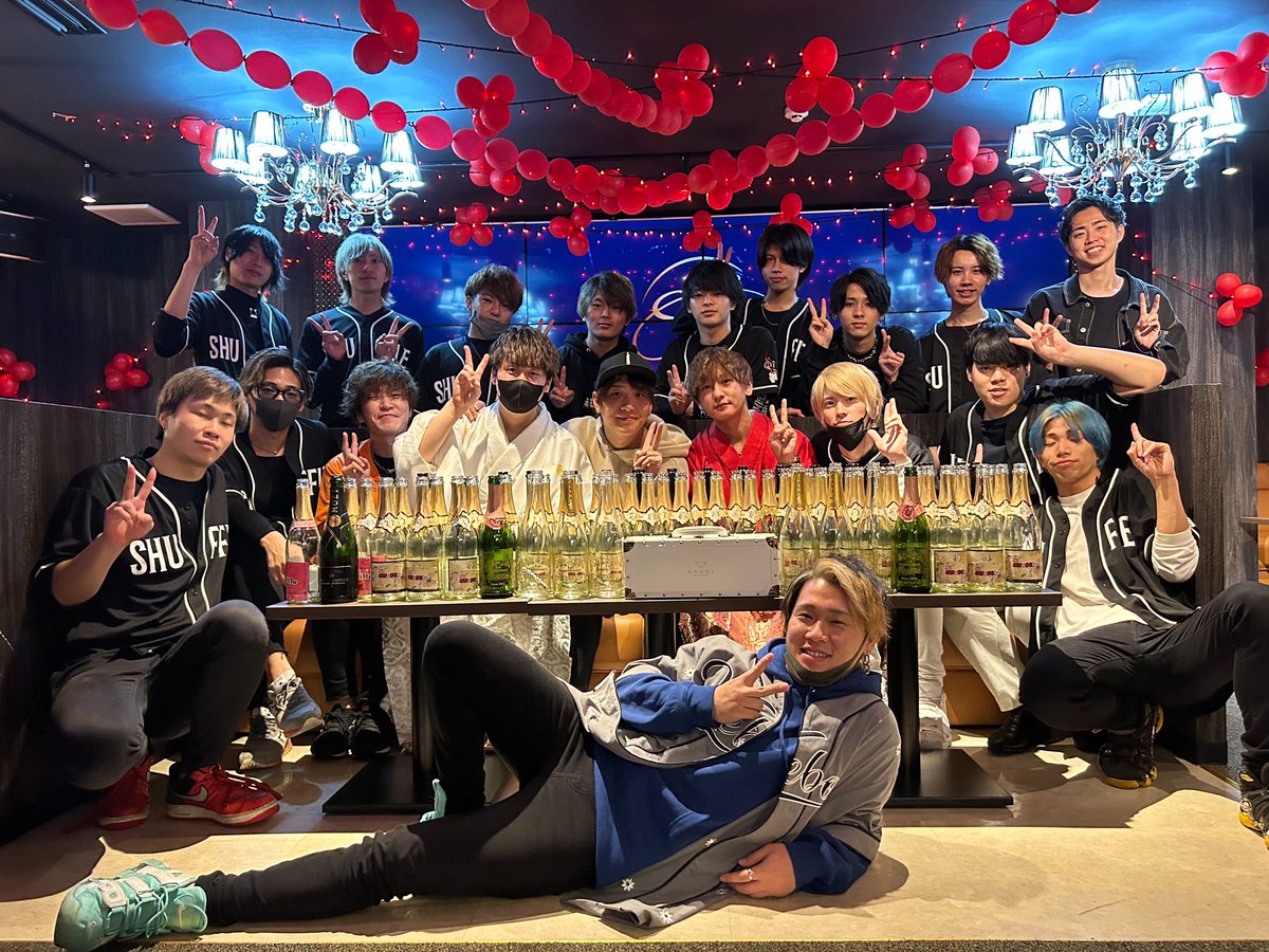 CLUBSHuffle1's tweet photo. 1周年イベントに沢山のご来店とシャンパン誠にありがとうございました🙇‍♂️

これからもより良いお店作りのため、従業員一同精進していきます‼️

今後も宜しくお願い致します✨

#岡山ホスト #岡山 #���ャッフル #シャンパン #お酒 #ホスト #スターダムグループ #歌舞伎 #ミナミ #ホスト募集 #求人 https://t.co/fkS9R5Vvod