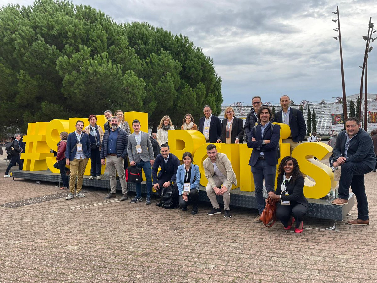 camarateruel's tweet photo. 📢 14 empresas agroalimentarias de nuestra provincia, de la mano de la @DPTeruel y @camarateruel , se encuentran en París promocionando sus productos en la Feria de Sial 👏👏

Diputación de Teruel y Cámara Teruel, trabajando juntos para la promoción de nuestros productos. https://t.co/siLyGrTNXQ