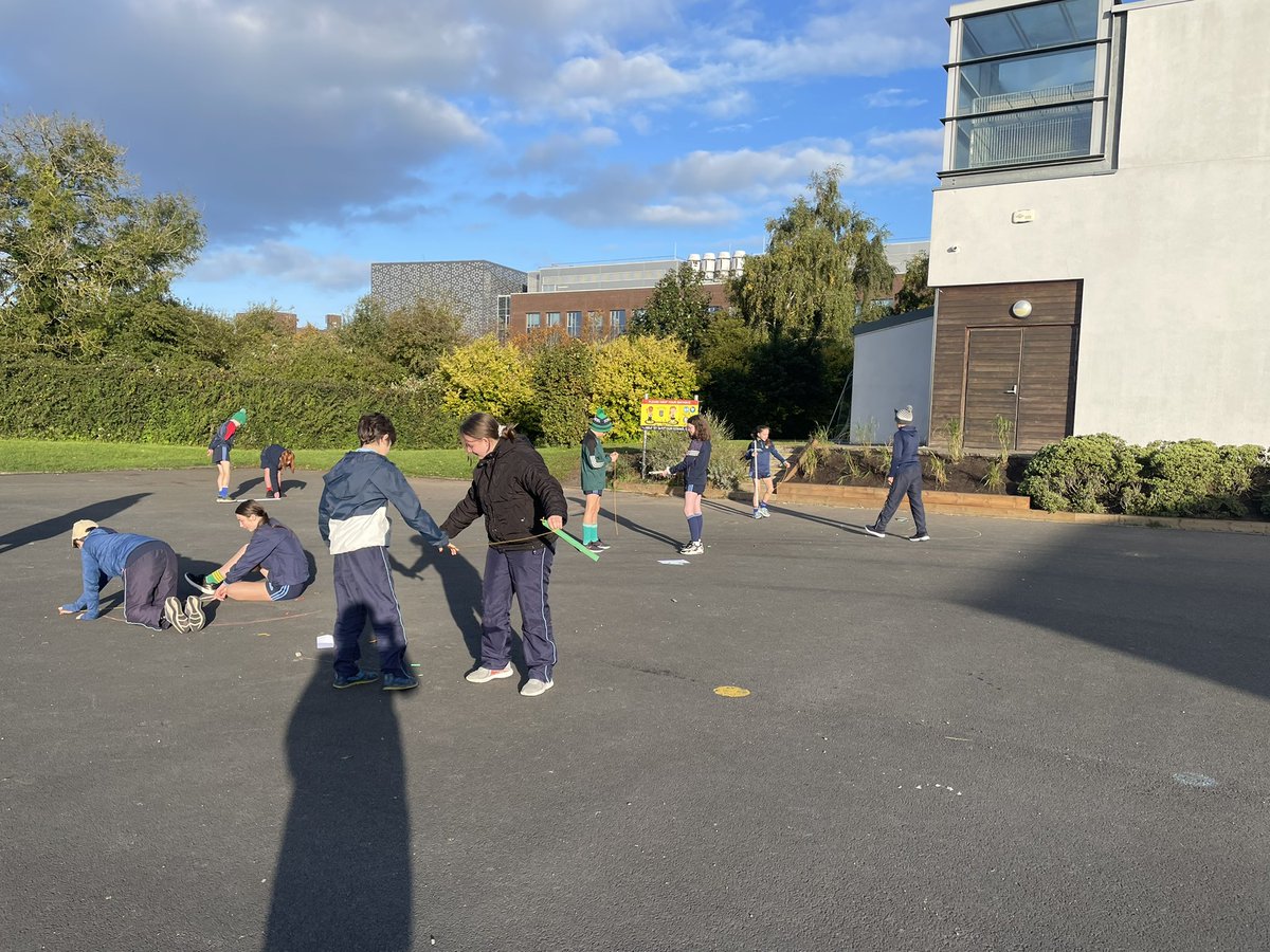 msomearasclass's tweet photo. A lovely fresh morning to be outside drawing circles with a radius of 90cm. Not as easy as it looks! ⭕️ @MilfordNS82 #mathsweek #measuring https://t.co/NNKm9DDbjh