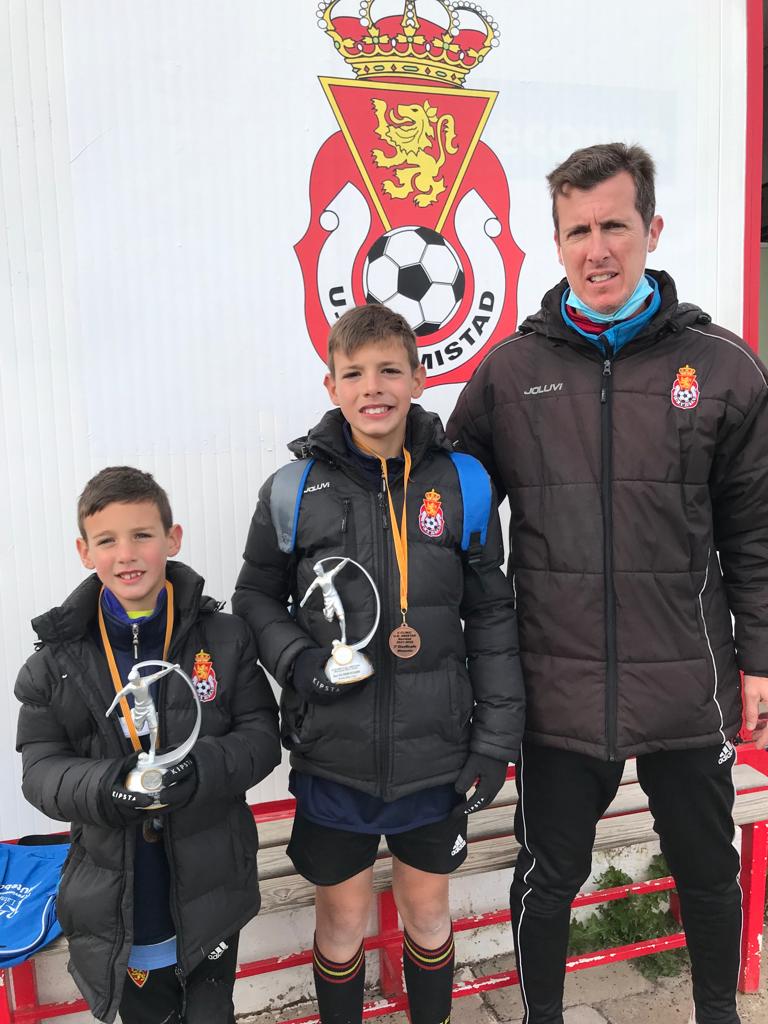 ⚽️ Los Ibáñez, 3 generaciones, 30 años en la UD Amistad

✍️ Hoy os traemos una de las historias con más recorrido de nuestro Club, la saga de los Ibáñez.