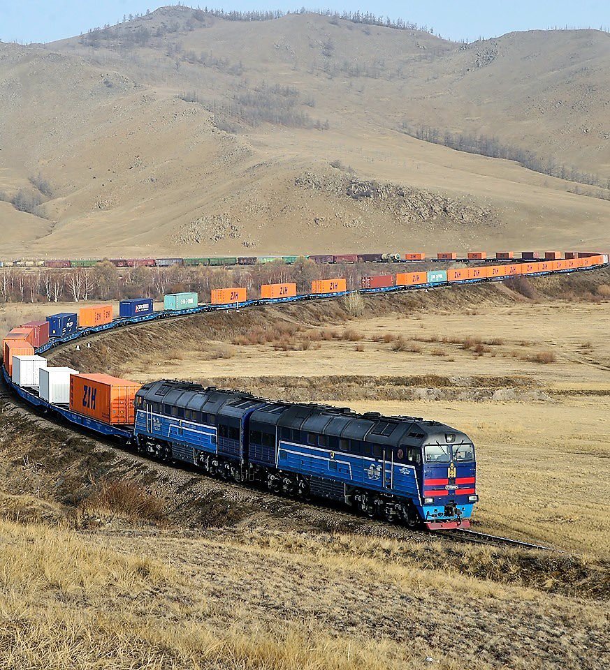Он гарснаас хойш өчигдөр анх удаа 15 галт тэрэг солилцоо Замын-Үүдээс Эрээн рүү хийгджээ. Үүн дотор хоосон чингэлэг бүхий 4 галт тэрэг гарсан байна. 2022.10.18-ны өдрийн байдлаар Улаанбаатарт нийт 2271 /ачаатай 1335, хоосон 936/, Замын-Үүдэд импортын ачаатай 110 чингэлэг байна.