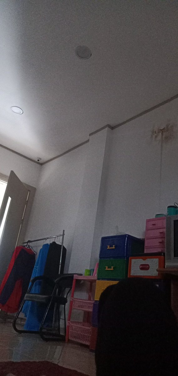 vttrnhwnd's tweet photo. kbnykan nnton horor gue jd sugesti,ini ruang karyawan di salon gue btw https://t.co/af3WJjDzvR