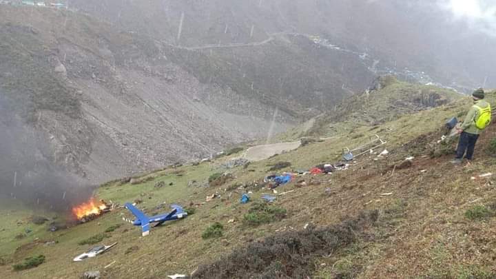 केदारनाथ में श्रद्धालुओं को लेकर जा रहे हेलीकॉप्टर के दुर्घटनाग्रस्त होने की खबर दुःखद है।
मै सभी दिवंगत आत्मा की शांति के लिए ईश्वर से प्रार्थना करता हूँ और उनके शोकसंतप्त परिजनों के प्रति अपनी गहरी संवेदनाएं व्यक्त करता हूँ... 

#Kedarnath
