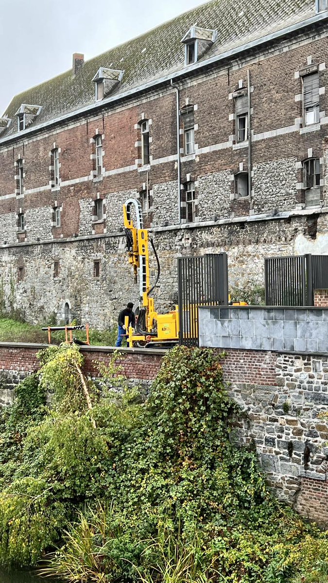 Ville d’Hautmont (@hautmontville) on Twitter photo Attention #travaux ⚠️🏗️ La #reconstruction du #pont des Bateliers au-dessus de la #Sambre est engagée : installation d'une passerelle piétons avant le gros oeuvre. 8 mois de travaux❗️La #RD95 coupée à la circulation. Déviations en place par <a href="/departement59/">Département du Nord</a> Soyez prudents #hautmont Attention #travaux ⚠️🏗️ La #reconstruction du #pont des Bateliers au-dessus de la #Sambre est engagée : installation d'une passerelle piétons avant le gros oeuvre. 8 mois de travaux❗️La #RD95 coupée à la circulation. Déviations en place par <a href="/departement59/">Département du Nord</a> Soyez prudents #hautmont